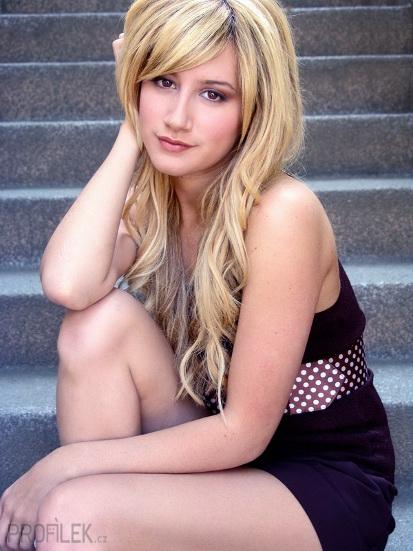 ashley-tisdale-3